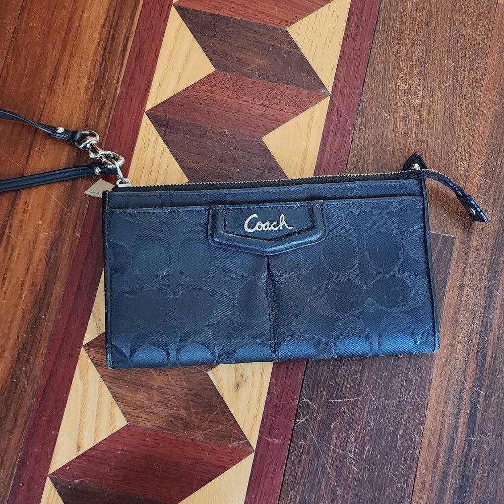 Coach F48091 Ashley Black Signature Zippy Wristlet Wallet - Picture 4 of 14